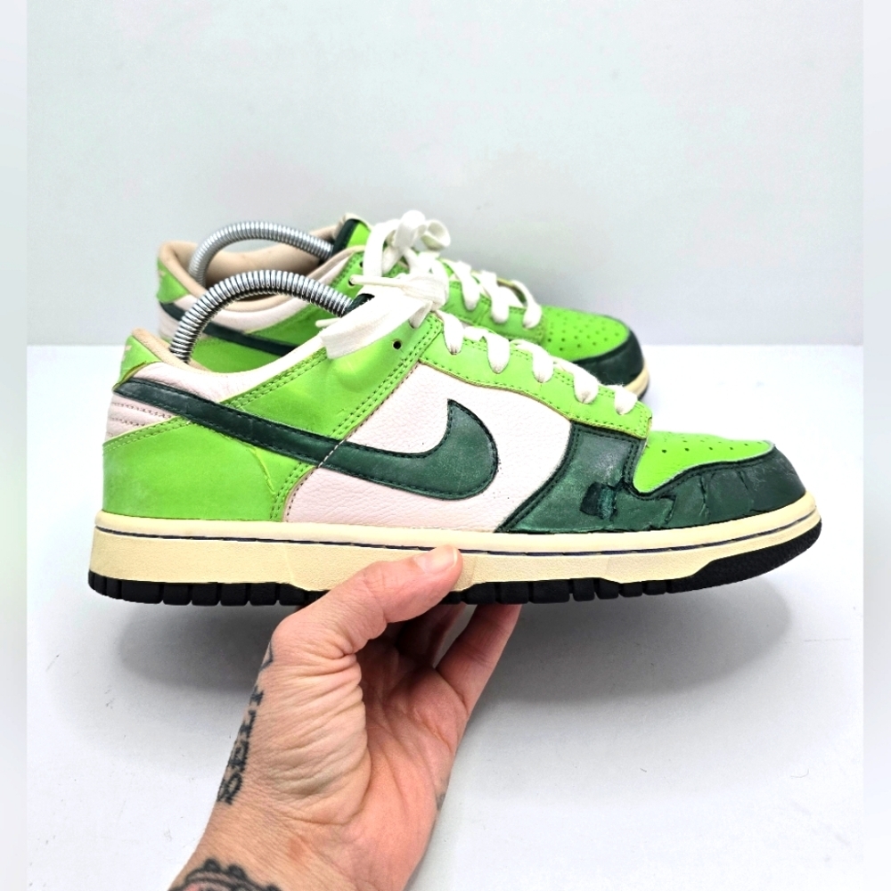 Nike | Y2K distressed Dunks lime hunter green sporty sneakers | MENS 8.5 - Picture 1 of 12